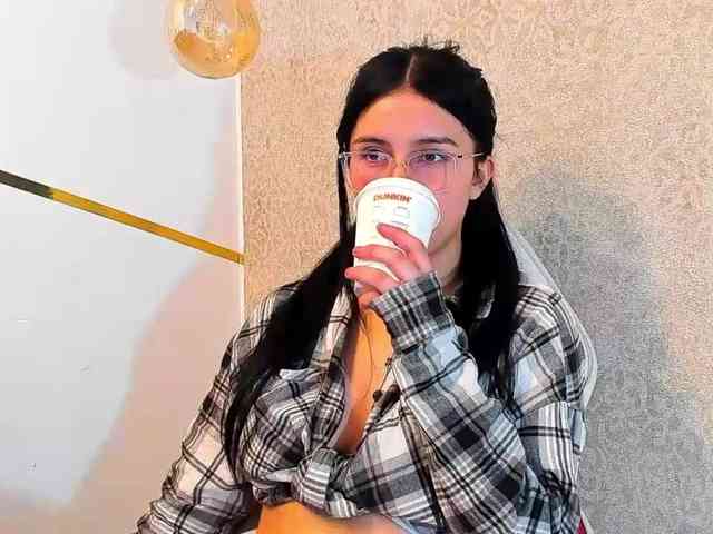 maddy-jacksonw webcam