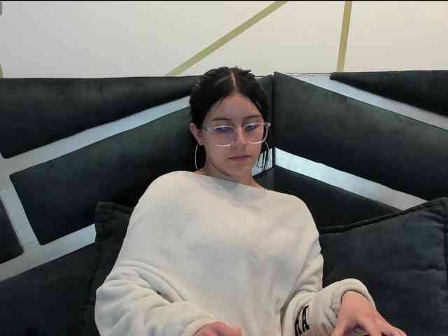 maddy-jacksonw webcam