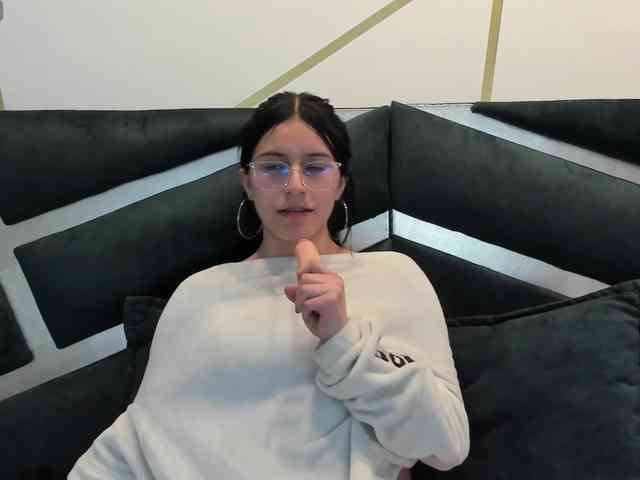 maddy-jacksonw webcam