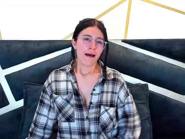 maddy-jacksonw webcam