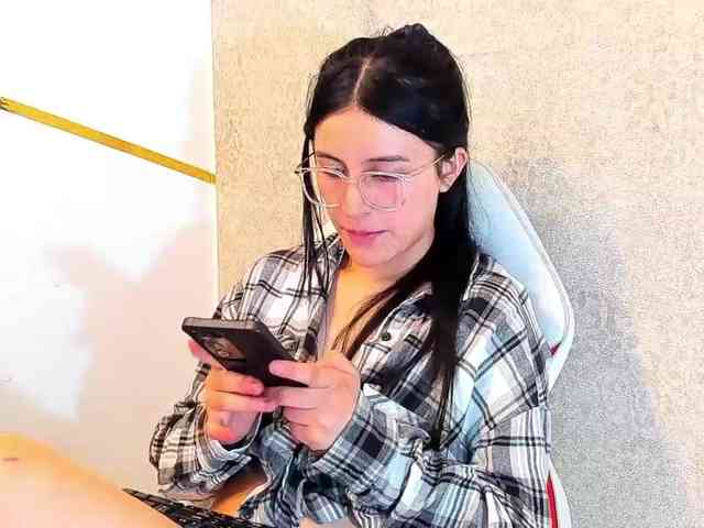 maddy-jacksonw webcam