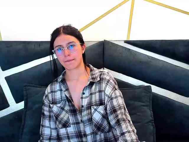 maddy-jacksonw webcam