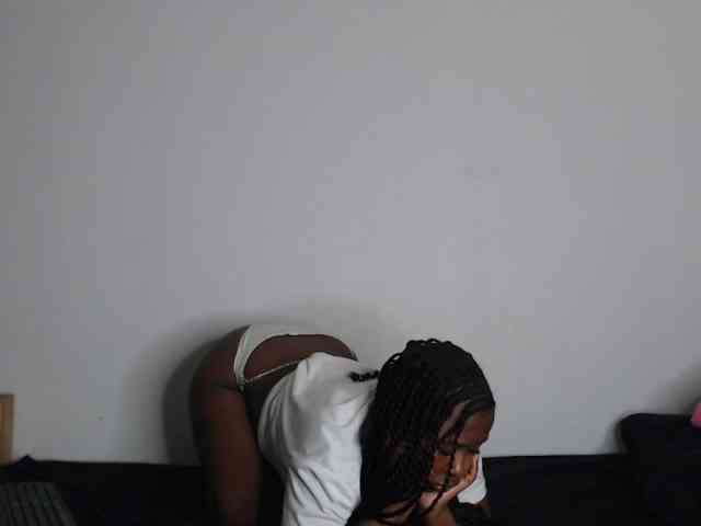Minnie6879 webcam