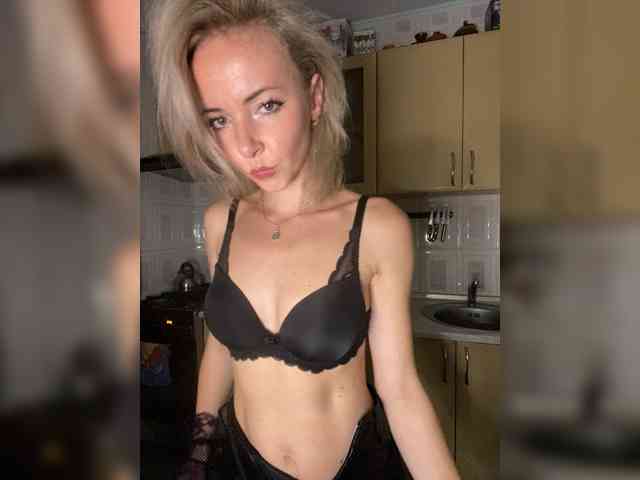 Kristinochka0316 webcam