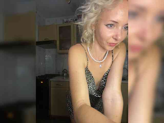 Kristinochka0316 webcam