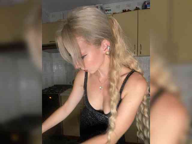 Kristinochka0316 webcam