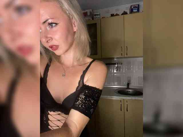 Kristinochka0316 webcam