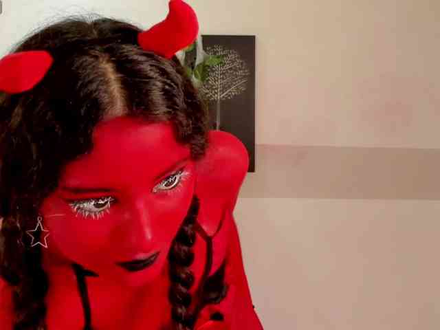 Alexa-Daddario webcam