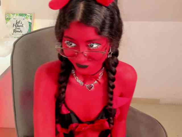 Alexa-Daddario webcam