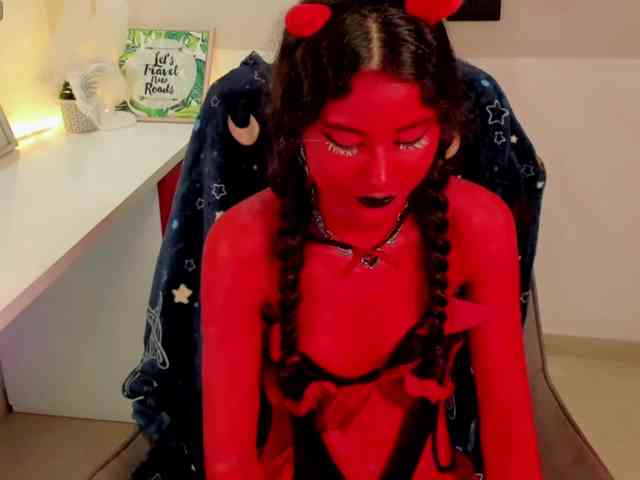 Alexa-Daddario webcam