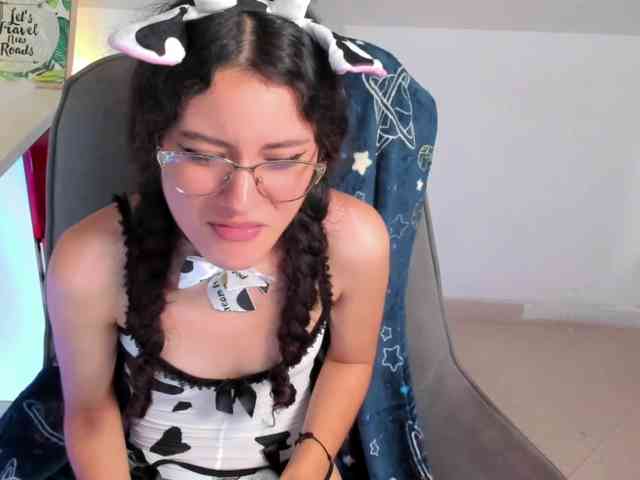 Alexa-Daddario webcam