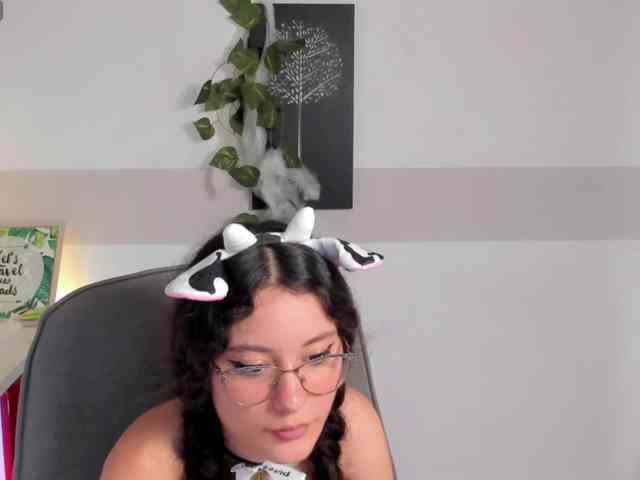 Alexa-Daddario webcam