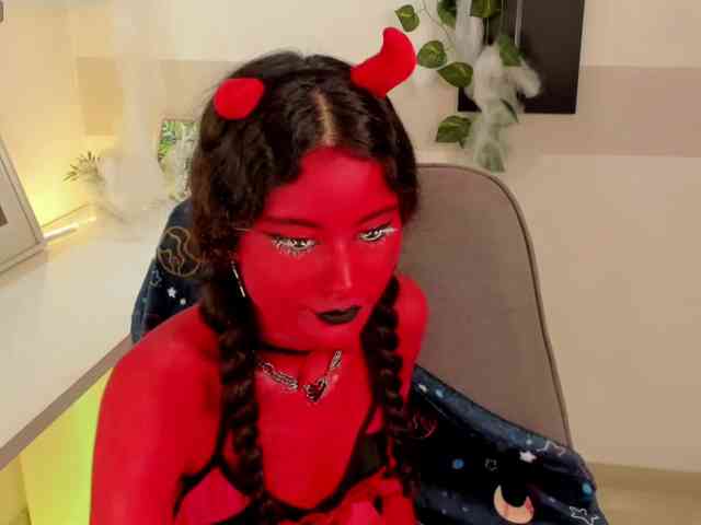 Alexa-Daddario webcam