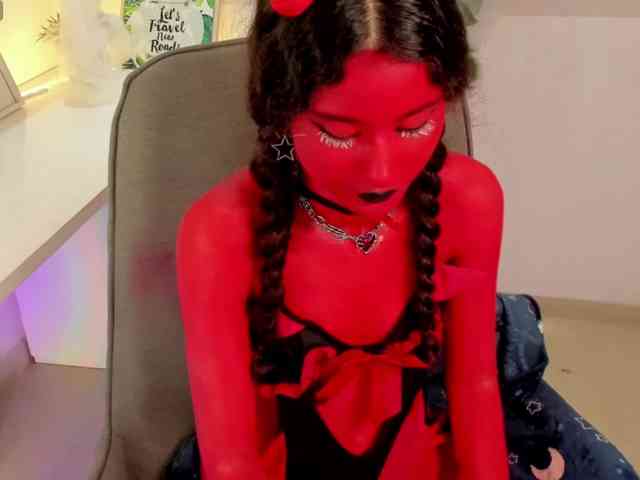 Alexa-Daddario webcam