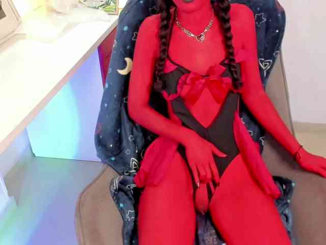 Alexa-Daddario webcam