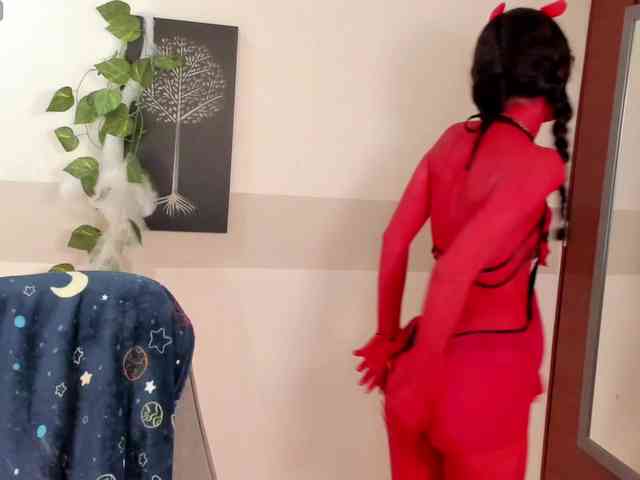 Alexa-Daddario webcam