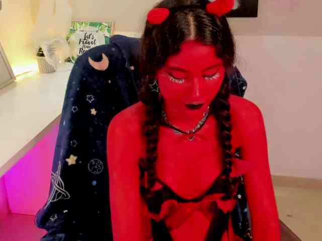 Alexa-Daddario webcam