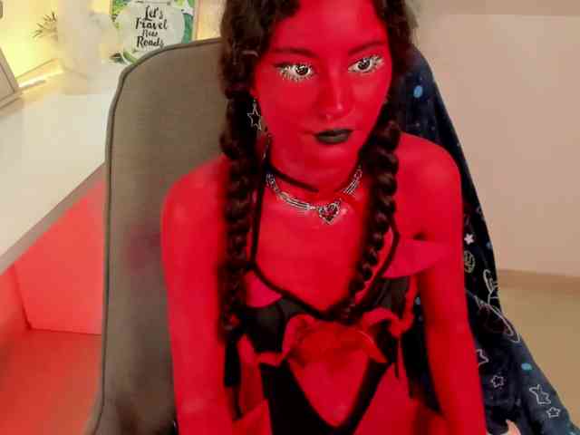 Alexa-Daddario webcam