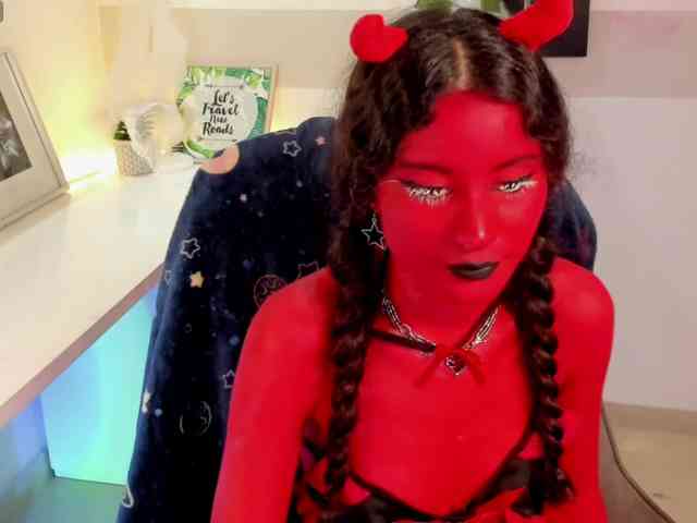 Alexa-Daddario webcam