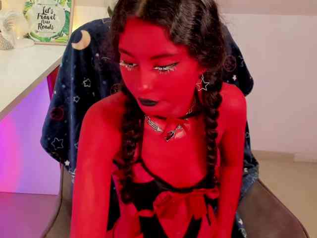 Alexa-Daddario webcam