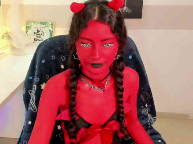 Alexa-Daddario webcam