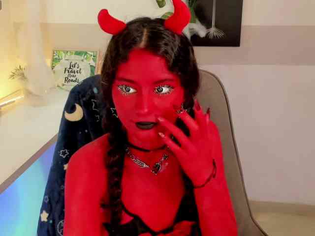 Alexa-Daddario webcam