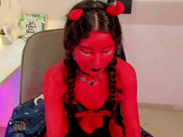 Alexa-Daddario webcam