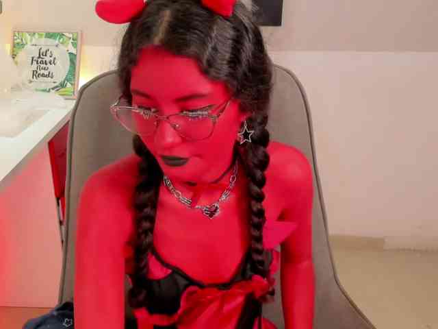 Alexa-Daddario webcam