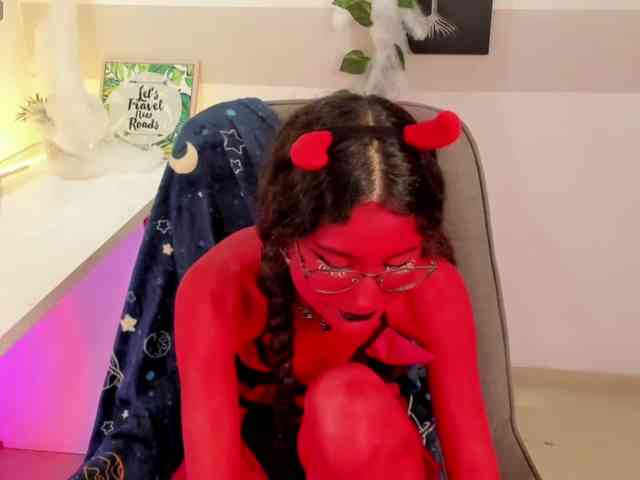 Alexa-Daddario webcam