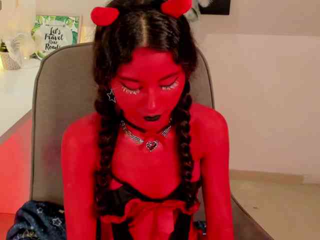 Alexa-Daddario webcam