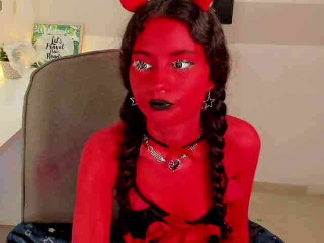 Alexa-Daddario webcam