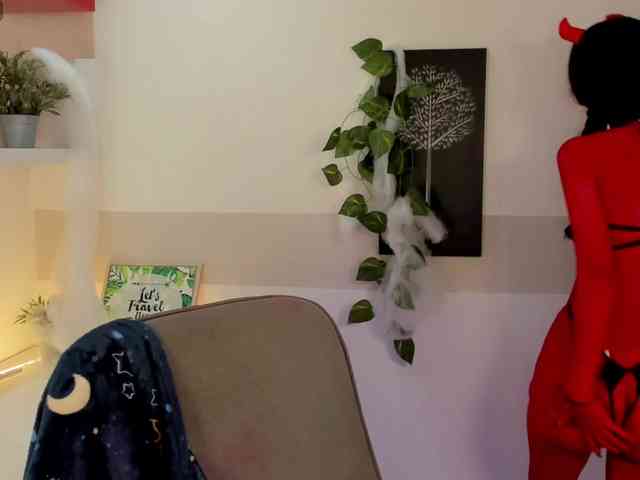 Alexa-Daddario webcam