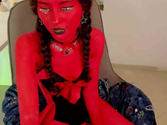 Alexa-Daddario webcam