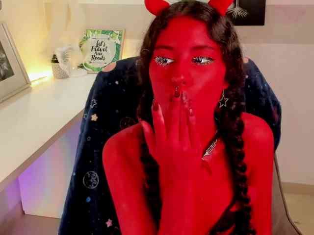 Alexa-Daddario webcam