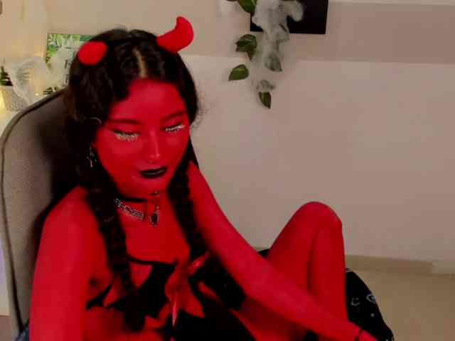 Alexa-Daddario webcam