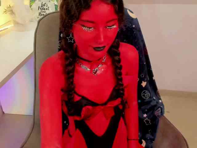 Alexa-Daddario webcam