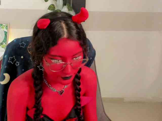 Alexa-Daddario webcam