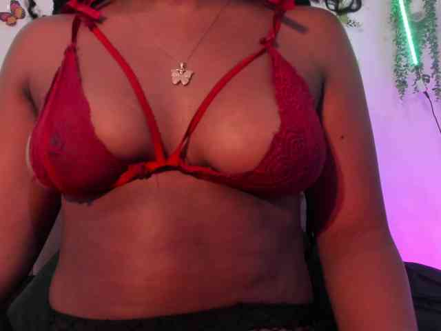 CloeeSaenz webcam