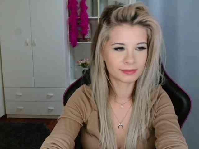 KristineNatural webcam