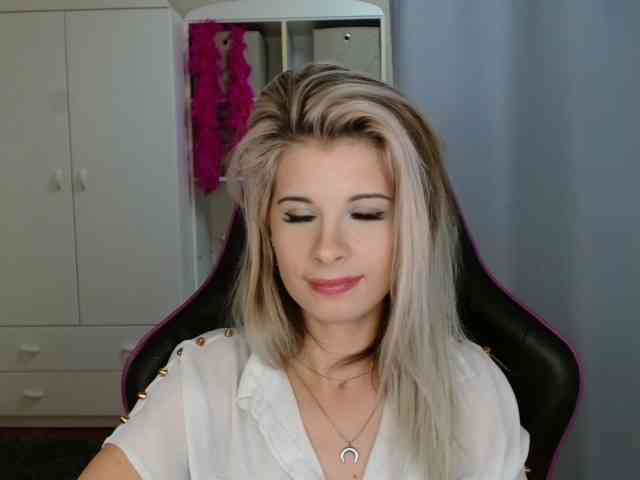 KristineNatural webcam