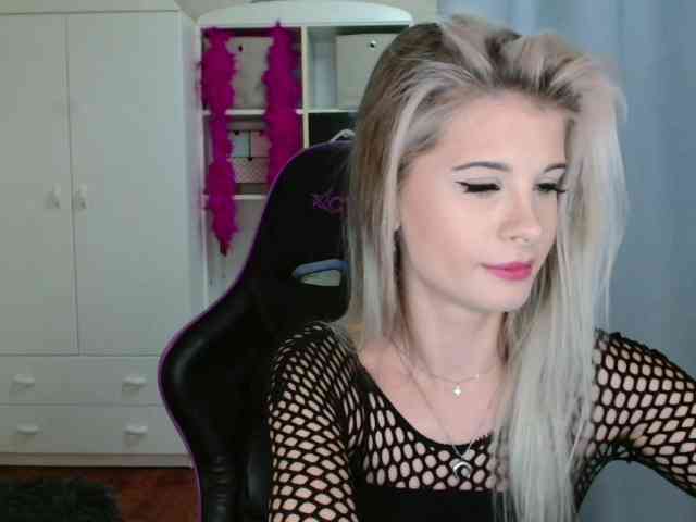 KristineNatural webcam