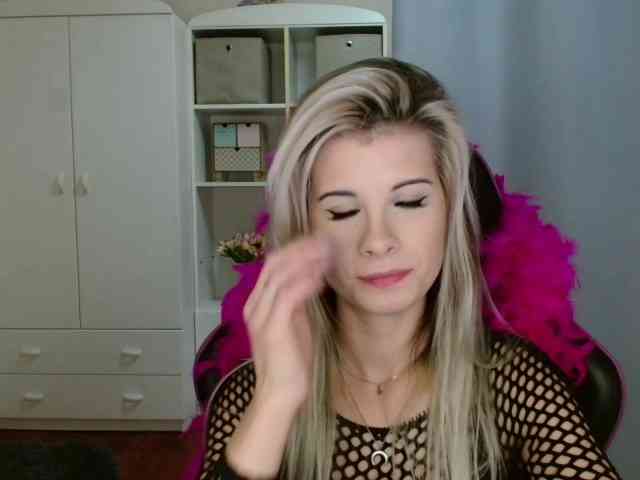 KristineNatural webcam