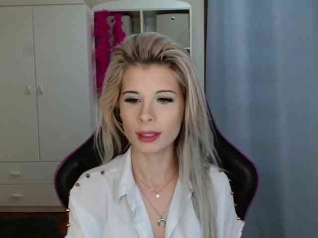 KristineNatural webcam