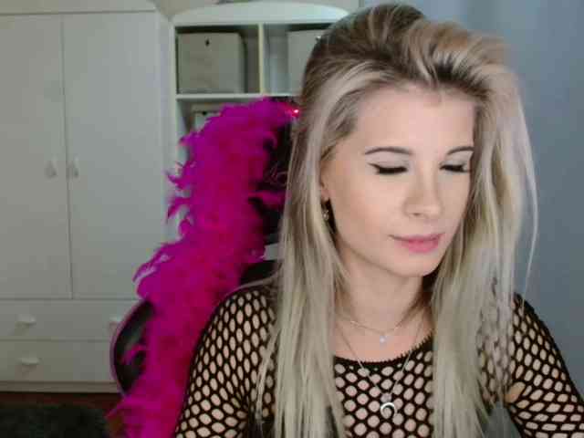 KristineNatural webcam