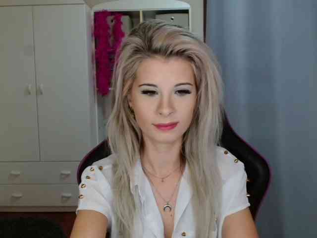 KristineNatural webcam