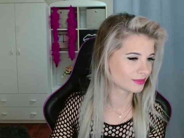 KristineNatural webcam