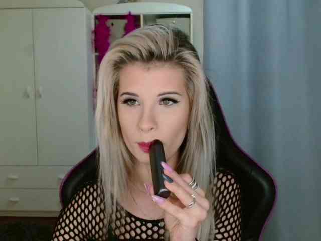 KristineNatural webcam