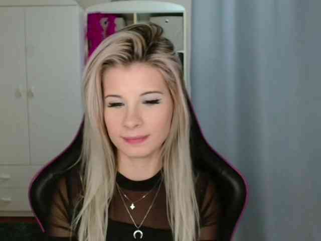 KristineNatural webcam