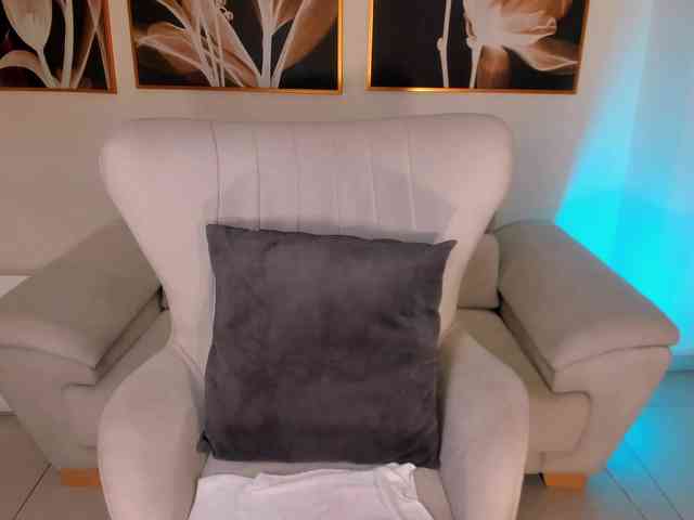 LucyWeiss webcam