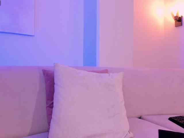LucyWeiss webcam